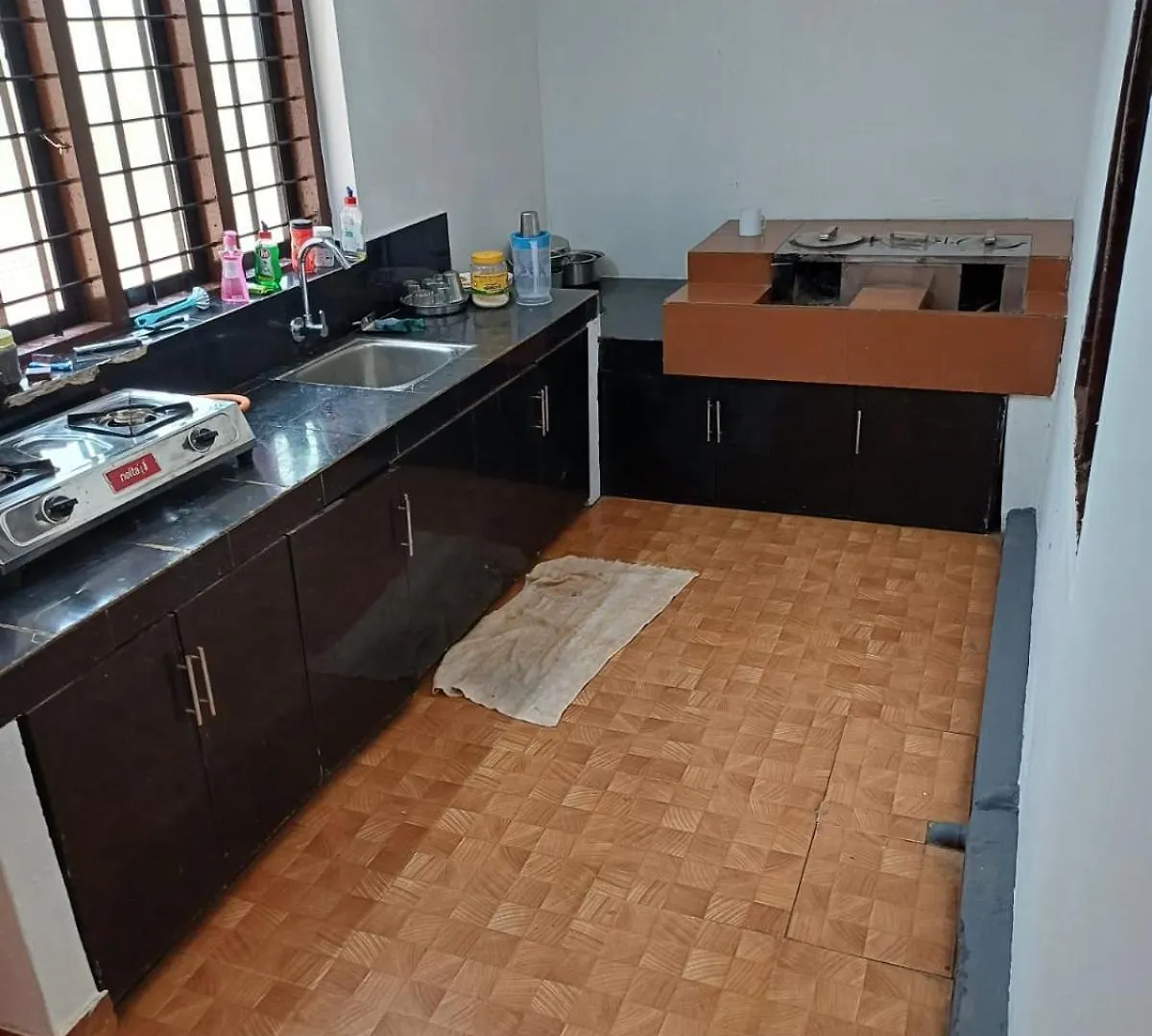 River Valley Service Villa Манантавади